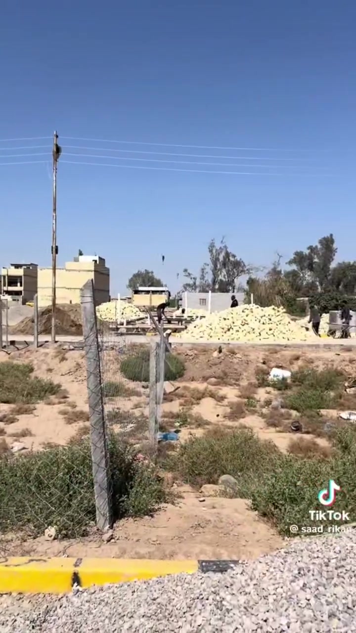 قطعه ارض للبيع زراعي سند 25 في منطقة بوب الشام خلف القوس مساحه 100 نزال 16 واجه ٦وربع المنطقه خدمات كامله ماء كهرباء مجاري تبليط ***********//السعر 12بيها مجال قرب الشارع القوس
