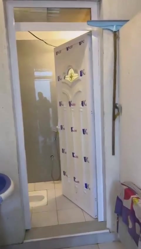مشتمل ركن واجهه عشره طول عشره بناء جديد طابوق شبيابك المنيوم بيبان تفصال أصباغ أصليه كهربائيات درجه اولى العنوان حي الشرطة قريب محطة الكهرباء حسب ما موضح بالفيديو الاتصال بالرقم *********** السعر 125قابل للتفاوض
