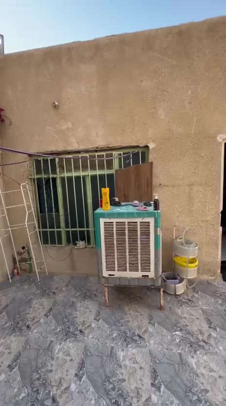 دار للبيع مربع 100متر بكرلي ٤
قرب مول الفيروز
المهجرين
يحتوي على غرفتين نوم وصالة ومطبخ وصحيات 
وصاله
سنتر التبليط
الدار بيه اقرار محكمه
السعر 35مليون
للاستفسار 
***********
***********
