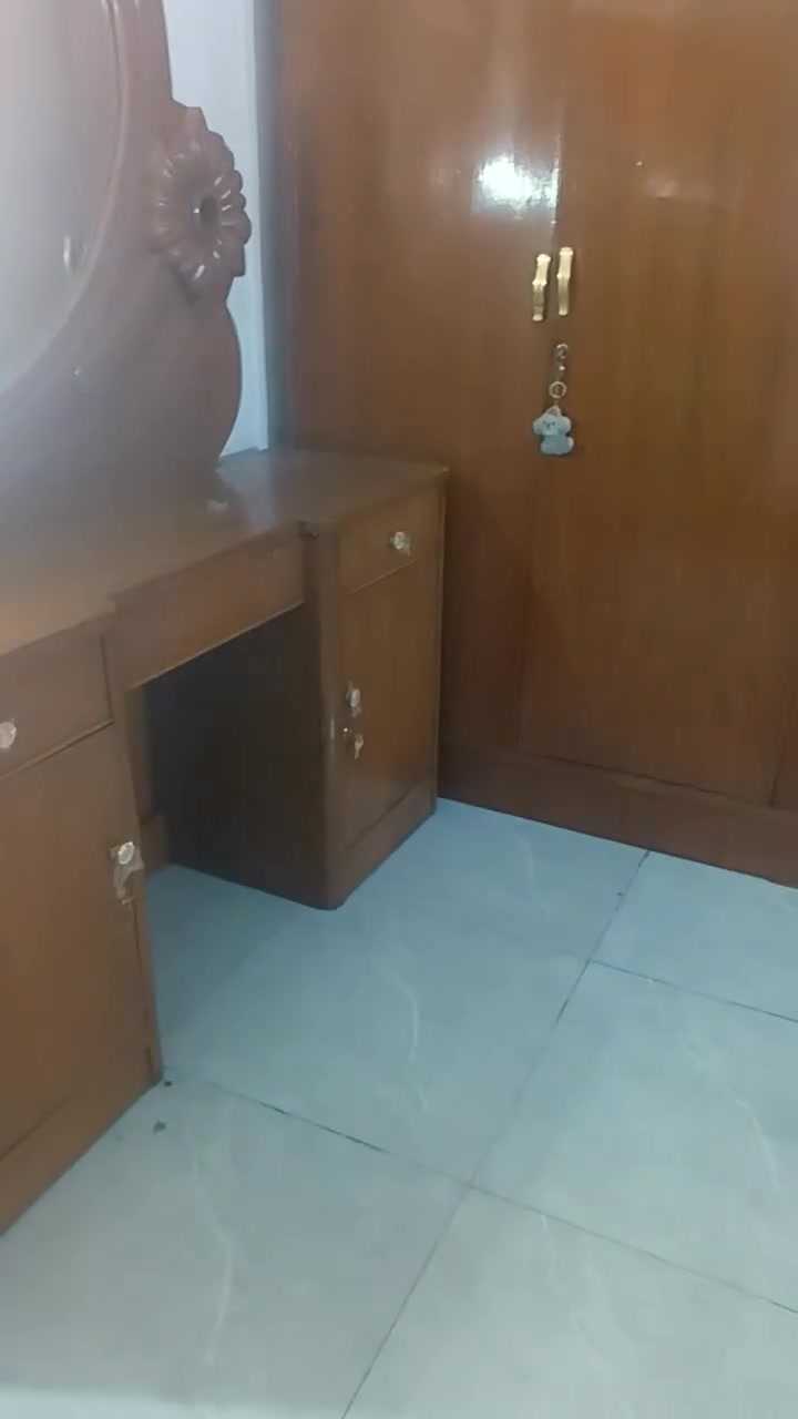 غرفه مستعجلين على بيعتهه 
مكاني نجف قيم وخذ يرضى الله 
***********
