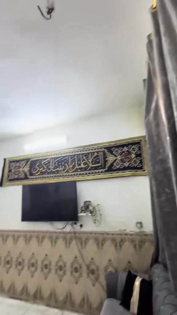 بيت لليجار  طابقين ونص  يحتوي على استقبال + مطبخ + خدمات صحية غربي + منور الطابق الثاني غرفتين + خدمات صحية + بيتونة + صطح اشتايكر البيت في منطقة الوشاش قريب على سوق طابو صرف تلفون ٩٧٧٢٣٠٧٦٤٧٣وتساب ***********وتساب او مراجعة مكتب الخبير للعقار ومن للة التوفيق

