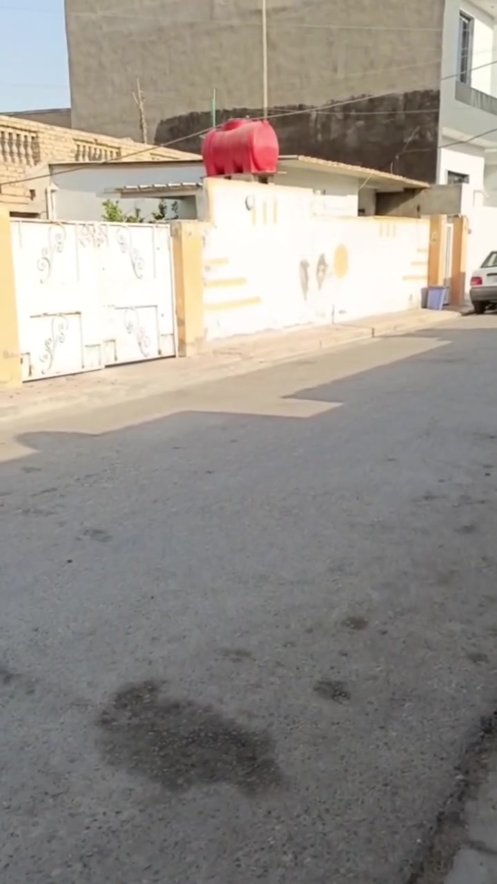 السلام عليكم بيت للبيع
طابو ملك صرف
المساحا 304
الواجه 15
النزال 20
منضمن البيت مشتل مجر اجاره 200 بل شهر
مجاور البيت مدرست اطفال وجامع
البيت يبعد عله سلمان المحمدي دقيقتين
البيت يحتوي علا مطبخ وغرف نوم 2 وصاله وستقبال وصحيات 2وكراج يوسع سيارتين
للستفسار ***********
