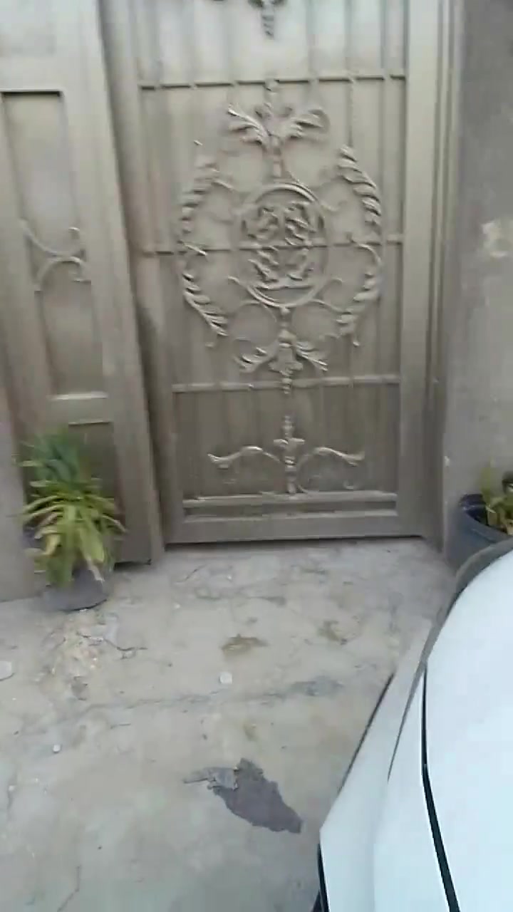 بيت للبيع طريق الحر خلف مجمع المائده شارع ابو دهن مساحه ٥٠ سند ٢٥ طابقين الطابق الفوك غرفه وصاله كاملات وغرفه بسطح عنص مو كامله بيت نضيف كله سيراميك كربلاء للتواصل ***********
