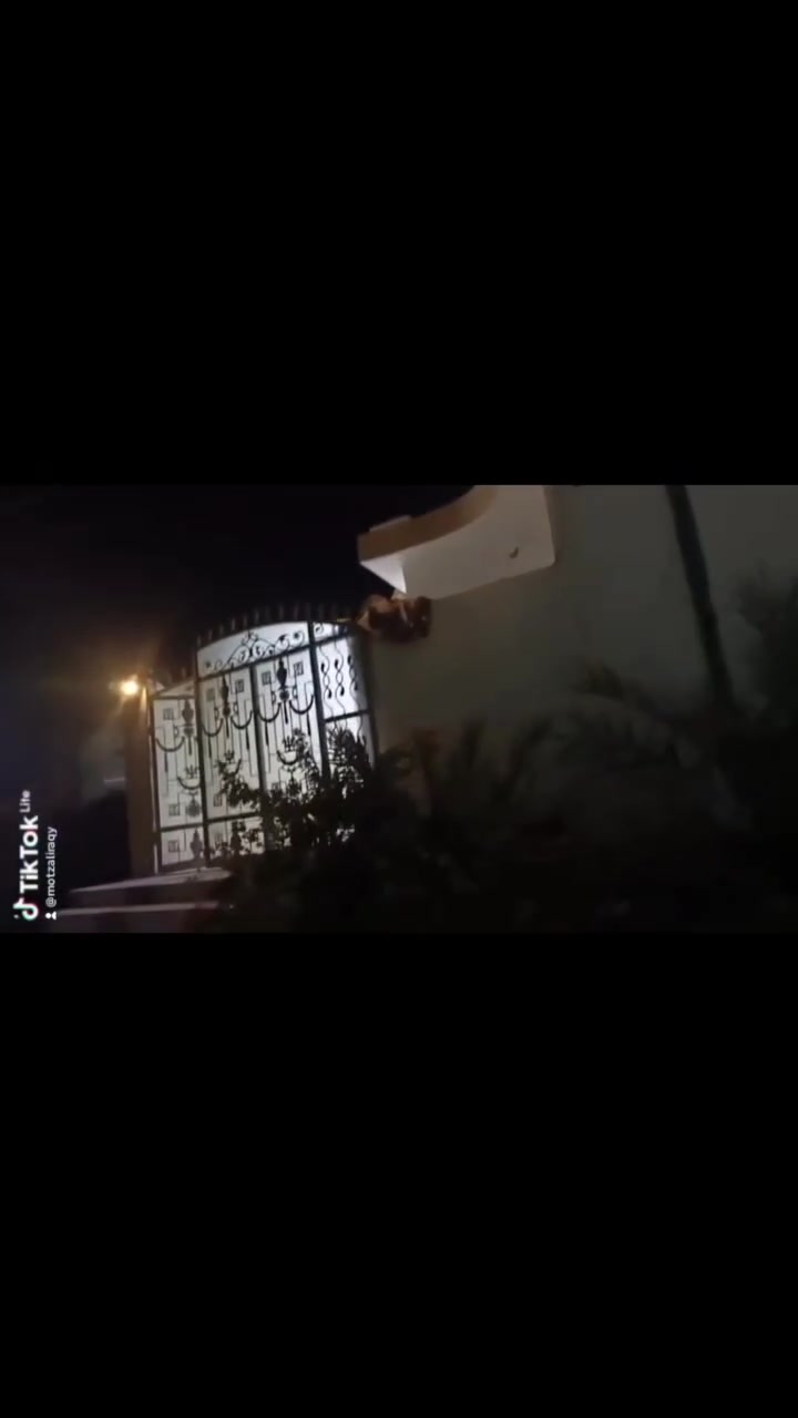 يا الله.
بيت للبيع مساحه 150 متر. طابو صرف شويله قرب جامع امين الغزالي  الشارع العام   تفاصيل  البيت. غرف وصاله ومطبخ وبراني  ا اساس طابق ثاني بنا درج اولا  استفسار أكثر اتصال أو مراسله الصفحه واتساب موجود
 ***********

