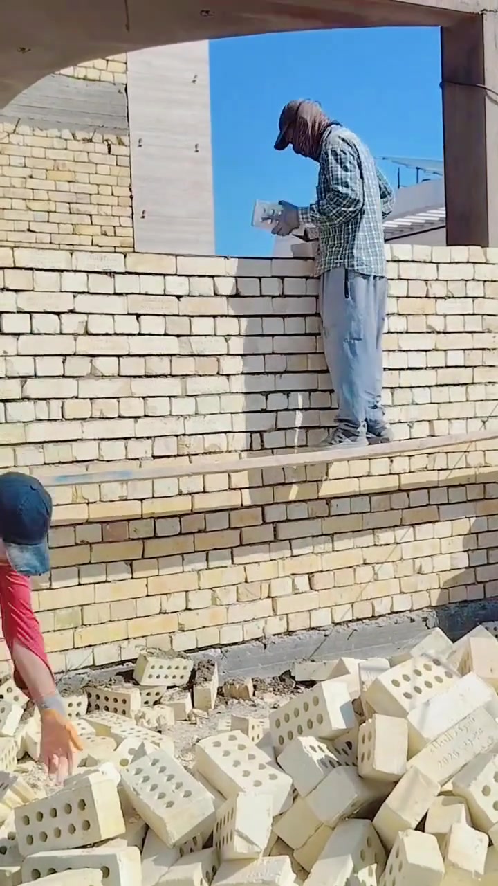 خلفه بناء • متفرغ • نضافة ودقة