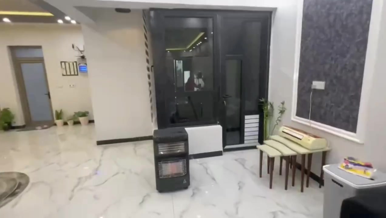 دار مؤثث vip للبيع 285 متر ثلاث وحدات سكنيه تفاصيل الدار داخل الفيديو للاستفسار عن السعر يرجى الاتصال ***********
