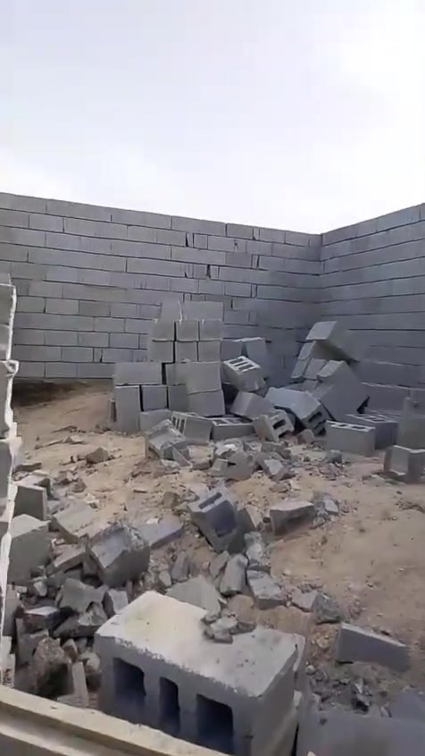 عنوان البيت بل تنومه صالحيه مقبيل سنتر الهشمي مساحه البيت 240متر للبيع السعر 40 مليون رقم تلفوني *********** فهد
