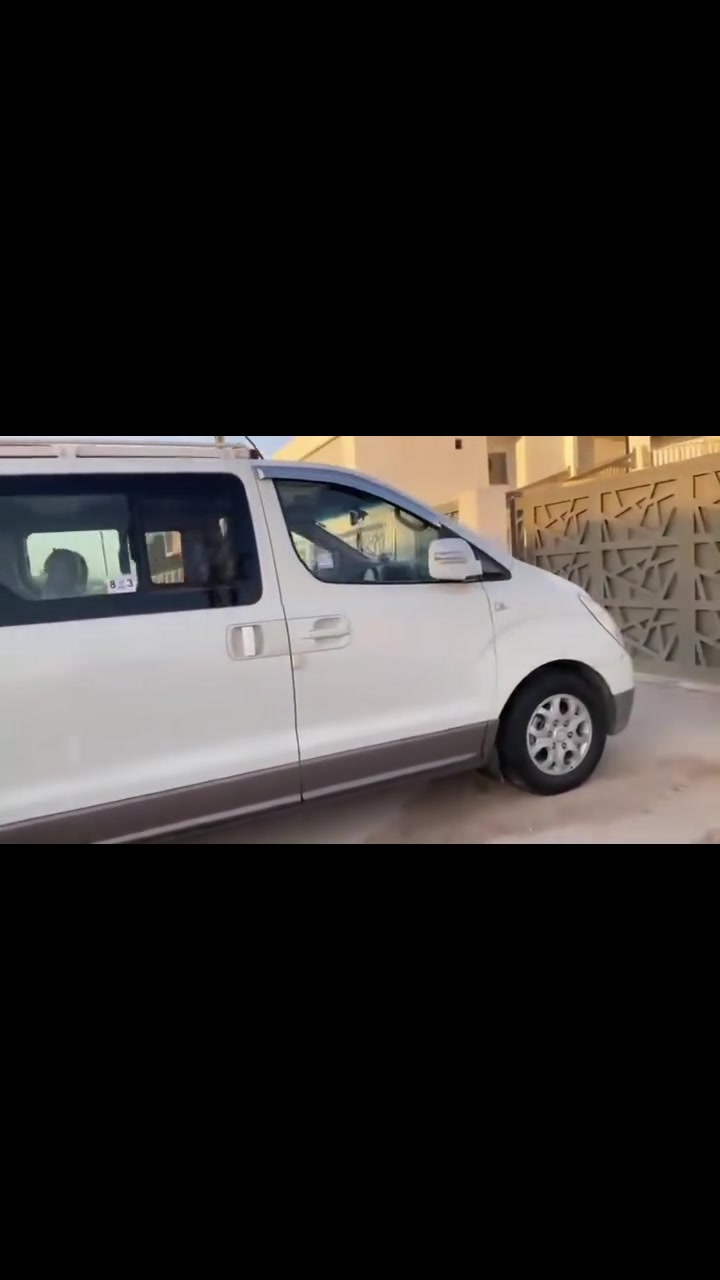 أسود • ٢٠١٢ • بدون صبغ