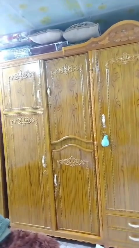 غرفه اخشاب تزكام
سعره مليون ونص وبيه مجال 
المكان بصره 