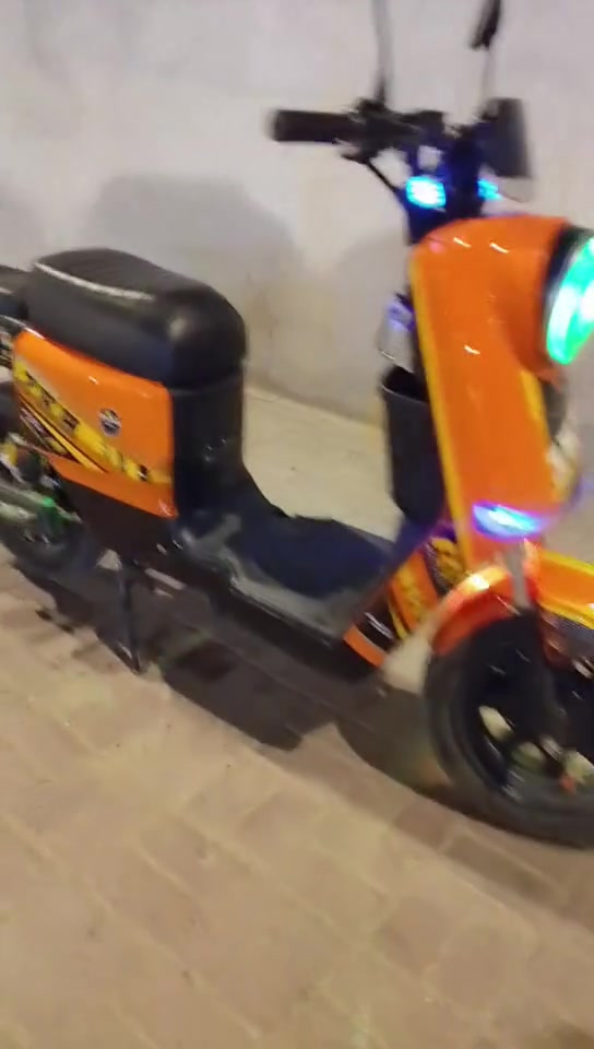 السلام عليكم دراجه ار 11 2026 البيع نضيف  كلش  خمس باتري  الدرجة شاغره كلشي مابيه السعر550 وبيه مجال غليل
المكان بصرة رقم الهاتف ***********
