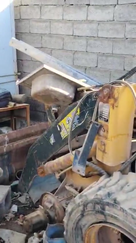 السلام عليكم من رخصه الادمن
شفل كوموم حديد للعلم المكينه شغاله بس متروكه
شفل 912 للبيع 
***********
