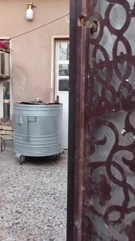 يا الله بيت100قاط  واحد للبيع فقط()() لا يجار ولا خصاد   خريطه كلش حلوه ومرتب وموقع مميز  بل عشره تلاف مقابيل سوك الكبير ثاني بيت عن الشارع تجاري يم تقاطع 12 مقابيل  مستشفى التركي وقريب ع المدارس خدمات كامله مي مجاري تبليط وسعره كلش رخيص واتساب ***********
