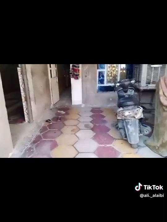 بِسْمِ اللهِ الرَّحْمَنِ الرَّحِيمِ
🏠 دار للبيع في منطقة الأورفلي
📍 الموقع: مقابل صورة الصدرين

📐 المساحة: 200 م² — 8 × 25 م
🏡 الدار: طابقين
🔹 يتكون من: • 6 غرف
• مطبخ حار وبارد
• صالة
• استقبال
• حمامين

💰 السعر: 350 مليون دينار، وبي مجال للتفاوض.
📞 للاستفسار الاتصال على الرقم: ***********
