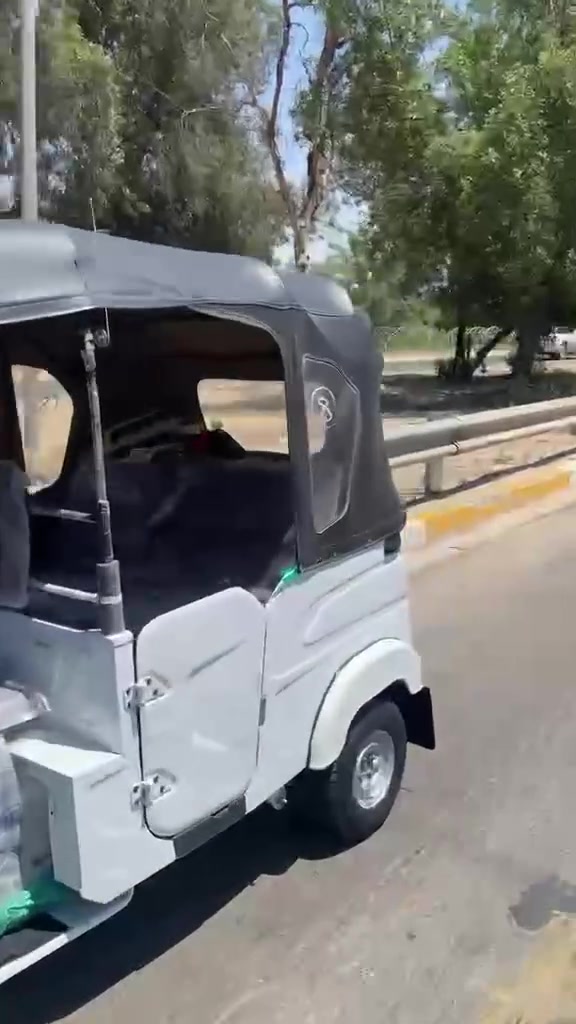 سلام عليكم عندي تكتك كفالة عام موديل 2022. سعره 9/500.  ***********
