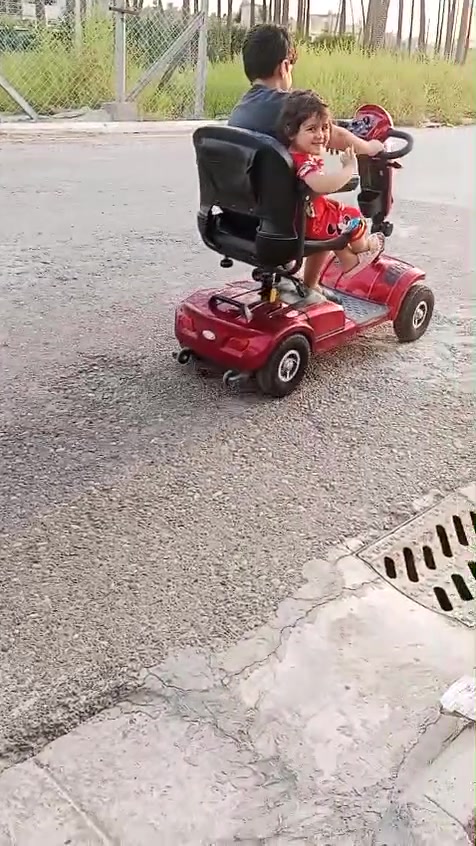 السلام عليكم
سياره شحن جديده كلش تعتبر زيرو كير اوتو وبيهه بك R
 وكشن مريح لايت LED
اشاير امامي خلفي شاشه ديجيتال للبيع رايدهه ب٦٠٠ وبيهه مجال للاستفسار *********** عنواني بغداد قرب الجزيرة السياحية
