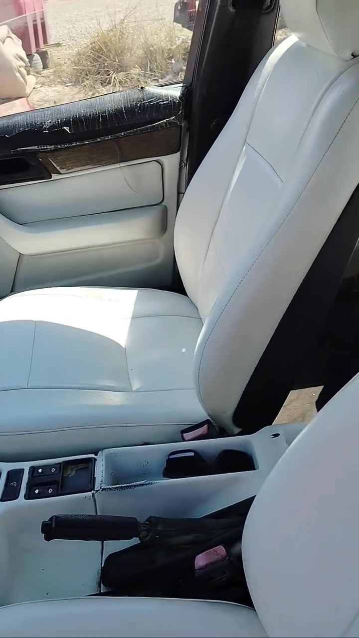 السلام عليكم
سياره bmw525

1/-مكينه مسكر عالشرط 

2/-كير اوتو كذالك عالشرط 

(شلعتها وترايها تخبل السياره) 

  3/-غرفه لون ابيض ملكي مثل ماوضح بالصور والفيديو

دبل شكمشه +فتحه سلايت طكتين جام كهربائي 

4/-حداديه السدر الاخير مضبوط عالاخر من عربانه وملحقاتها +#اكسل خفيف رون ناصي 

السدر الامامي75٪حلو. ونضيف بحيث سياره ناعمه بشارع 

عليها #تخم تاير جديد 

#نواقصها اجلكم الله ضربتلي جلب🦮 عالدولي وطيرت ربع من طرف الدعاميه الاماميه مثل ماوضح بالصوره مابدلتها بقت مثل ماهيه الضربه صار من جهة بطل الغاز مال التبريد ف طار غازها مافحصته نقص بس واشرات لو بطل كامل مادري 

كمبريسر شغال وفان تبريدها ماكلك مفول بس هنه تبريدهن معروف وترايش البيبان وكعن من الشمس لن ماعندي كراج الها وملتهي بالبنيان قيمتهن متجاوز 20الف

الضربه فقط كسرت طرف الدعاميها ومااثرت ابقية السياره 

#باسمي شخصيا سنويه جديده ورقم دولي جديد مداور ثاني يوم سياره 525اصل وفصل مو محور 
رقمي ***********
وبالعافيه عالياخذها مقدما 

السعر 55وبيها مجال والشراي يشلع عيوني وبخدمتكم انشاء الله انشالله مانسيت شي ماذكرته واسف عالاطاله بس حتى تكون على بينه من تقره 

رقمها26 صلاح الدين 

#العنوان محافظة الديوانية قضاء سومر منطقة البركات
