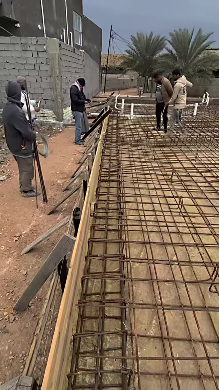 بفضل الله تم إنجاز المرحله الأولى لاحد مواقعنا صب رفت بإشراف هندسي والقادم افضل ان شاء الله.

مقاولات ابو حسين النجار واولاده 

***********
