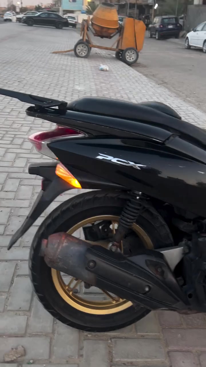 جيل اول ياباني 150cc دراجة خير من الله دهن ليكو مولي وبانزين بس محسن بس كفراتها شوي عوزهن ترتيب والجنطة  سعرها 900 قفل مكاني بغداد تواصل ***********
