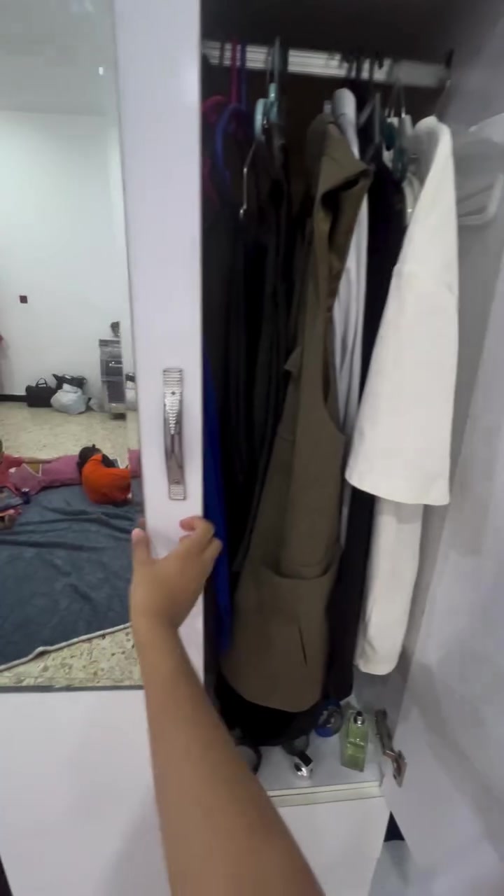 غراض للبيع مستعجلين عليهن
كنتور ومكتبه دراسه 
مكاني بغداد المشتل ***********
