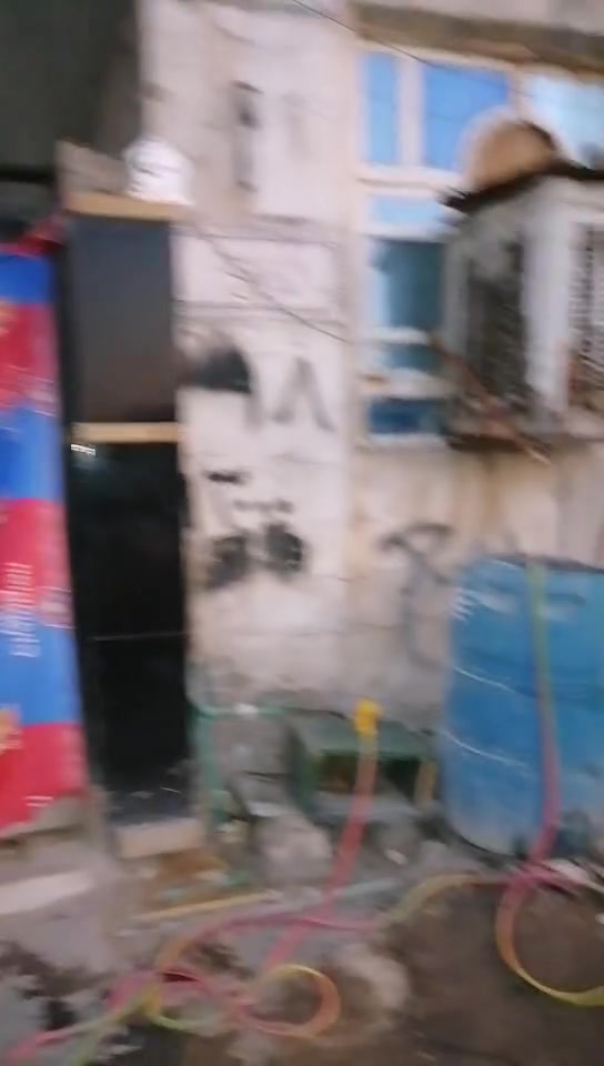 السلام عليكم عندنا بيت تجاوز بالزعفرانيه بغداد زعفرانيه مساحته 120 متر مربع بس اربع غرف 3 غرف كامله وغرفه بعدها ماكامله لبخ ومطبخ وحمام وترك والسقف ساندوش جديد  شيل اغراضك وكعد السعر 18 وبي مجال  الي يحب يتصل على الرقم ***********  وبي واتساب

