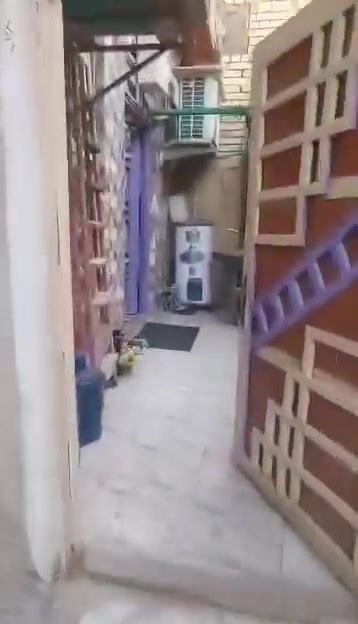 بيت شارع ابو طالب فرع اسواق الؤلؤة بيت حديث 60متر، طرمة (سيراميك)الطابق الاول(مطبخ وهول واستقبال وحمام ومرافق ومنور)
الثاني(غرفتين وصالة)
الثالث سطح وغرفة
سعر 65
التواصل حصرا للجادين فقط رجاءاااا 
*********** متوفر اتصال واتساب
