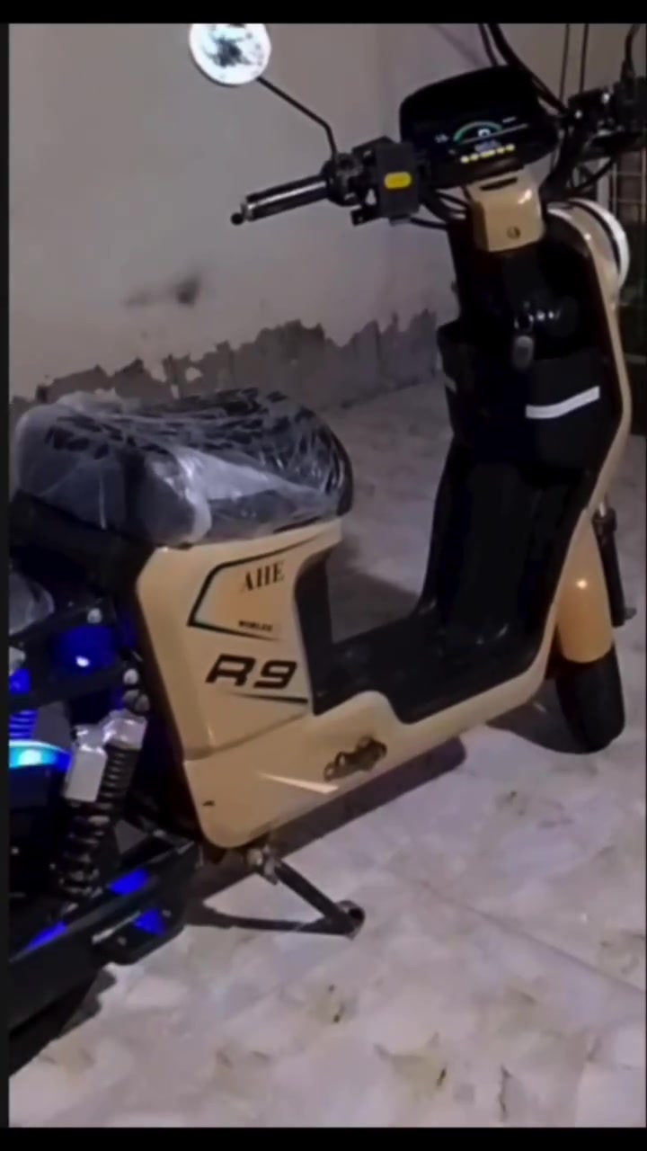 سلام عليكم دراجه شحن R9 موديل 26 كفاله وماطابه مصلح ولا مفتوحه ابدد على وضع الشركه السعر 425 ترهم مراوس مكاني البصره ***********
