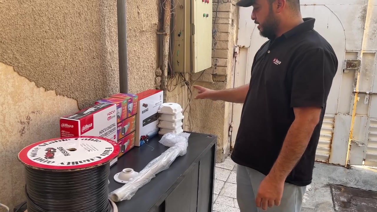 🚨🔥 عرض من شركة دهوا العالمية 
… الأمان صار أذكى من أي وقت! 🔥🚨

👀 لا تخلي بيتك أو محلك بدون حماية!

📹 منظومة مراقبة Dahua أصلية بمواصفات عالية:
🎯 دقة 5MP Full Color
🎙️ صوت وصورة
🤖 ذكاء اصطناعي
🌙 تصوير ليلي ونهاري ملون حتى بدون إضاءة
📱 إمكانية المتابعة من الهاتف من أي مكان بالعالم 🌍

🤖 الذكاء الاصطناعي يراقب بدلاً عنك!

1️⃣ عند اقتراب أي شخص من المكان، يتم التقاط صورته وتسجيل الصوت والصورة وفيديو لمدة 10 ثوانٍ.

2️⃣ إمكانية تحديد الأشخاص المصرح لهم والتعرف عليهم بعد إدخال بياناتهم في النظام.

3️⃣ إمكانية إرسال صور الأشخاص إلى الهاتف.

4️⃣ حفظ صورة آخر شخص كان متواجدًا بالموقع قبل فقدان أو سرقة جهاز التسجيل وإرسالها إلى الهاتف.

📦 محتويات المنظومة:

🔴 4 كاميرات Dahua أصلية — دقة 5MP Full Color — صوت وصورة — Double LED.

🔴 جهاز DVR Dahua 4 Channel — دقة 5MP — يدعم أنواع متعددة من الكاميرات — تسجيل الصوت — تصوير الوجوه والتعرف عليها بالذكاء الاصطناعي.

🔴 هارد 500 كيكا أصلي.

🔴 رولة كيبل 100 متر مسلح ونحاس ومقاوم لمختلف الظروف الجوية.

🔴 جهاز UPS ليثيوم أصلي يشغل منظومة الكاميرات والإنترنت لمدة تصل إلى 3 ساعات فعلية، مع حماية وتنظيم الفولتية.

🔴 4 بوكسات خاصة بالكاميرات لحماية الفيش من الرطوبة والعبث وإعطاء شكل مرتب للمنظومة.

🔴 فيش كاملة خاصة بالكاميرات.

🔴 كيبل HDMI 4K.

🌐 اربط منظومتك بالإنترنت وراقب موقعك من أي مكان في العالم عبر الهاتف.

🛡️ ضمان سنة حقيقي

━━━━━━━━━━━━━━

📍 متوفر توصيل لكافة المناطق
 

📞 للاستفسار والحجز:
***********
***********

👷 مهندس محمد

🔥 جودة Dahua + Full Color + صوت وصورة + ذكاء اصطناعي + UPS ليثيوم… منظومة متكاملة لحماية مكانك.
