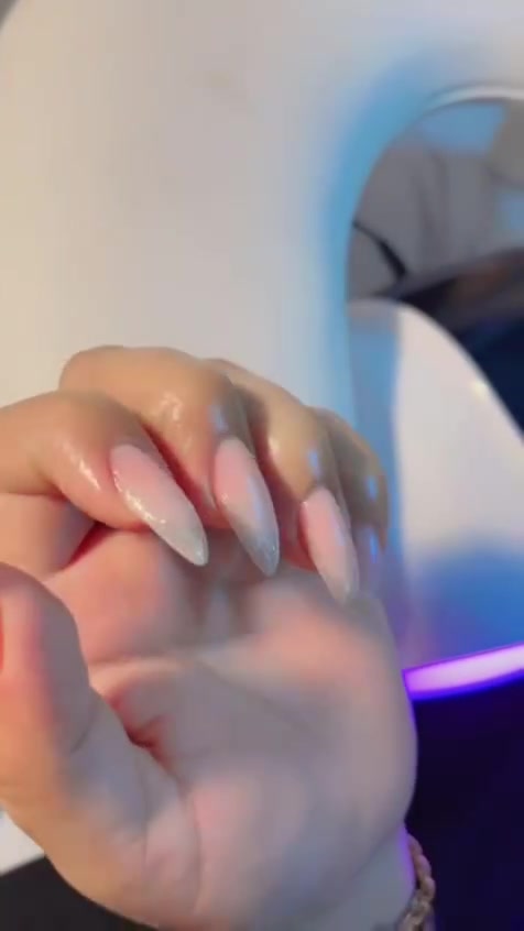 💅🏻✨ مو بس أكريلك… هذا فن وأناقة!
تفاصيل مرتبة، شغل نظيف ولمسة فخمة تخلي أظافرك تحچي عن جمالچ 🤍✨
🔥 أكريلك شمس علوان  للي تحب التميز وتريد نتيجة تفتح النفس!
📞 للحجز: ***********
