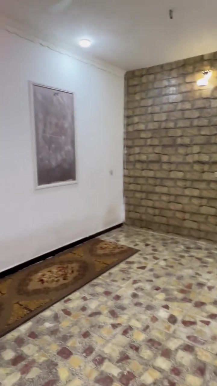 سلام عليكم دار للبيع م 144 واجهة 8 قطاع 74 البناء2021 مسلح طابق الثاني غرفتين خلفيات مع صالة مع حمام مع تواليت نقص بس غرفتين أماميات 
الموقع ركن ع شارع 60 قريب من جهة شارع كسرة وعطش المؤدي إلى تقاطع الشركة (الگيارة)

رقم هـ: ***********
