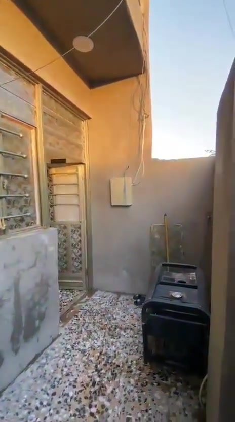 دار للبيع الزعفرانيه شارع الكهرباء فرع اسواق السلام نقد اقساط دار طابقين غرفتين فوق وغرفه وصاله واستقبال جوي بيت كامل مكمل السعر النقد 40 قصد 35 مقدمه 25 وكل شهر 500 الاتصال على رقم الواتساب فقط 
***********
