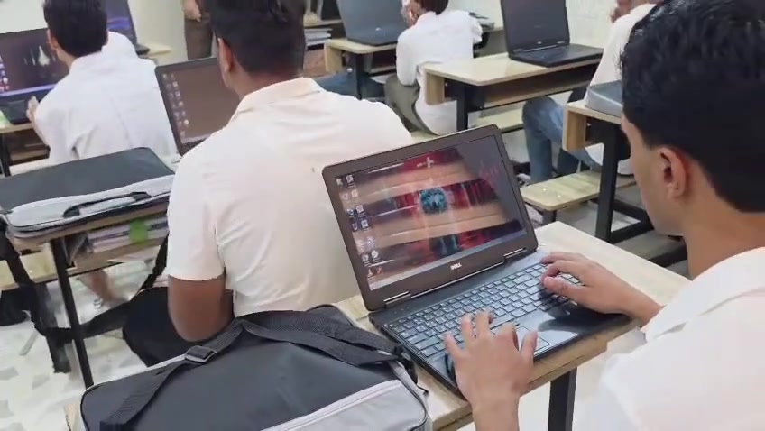 اعدادية السياحي المهنية • لابتوب لكل طالب • بغداد المعامل