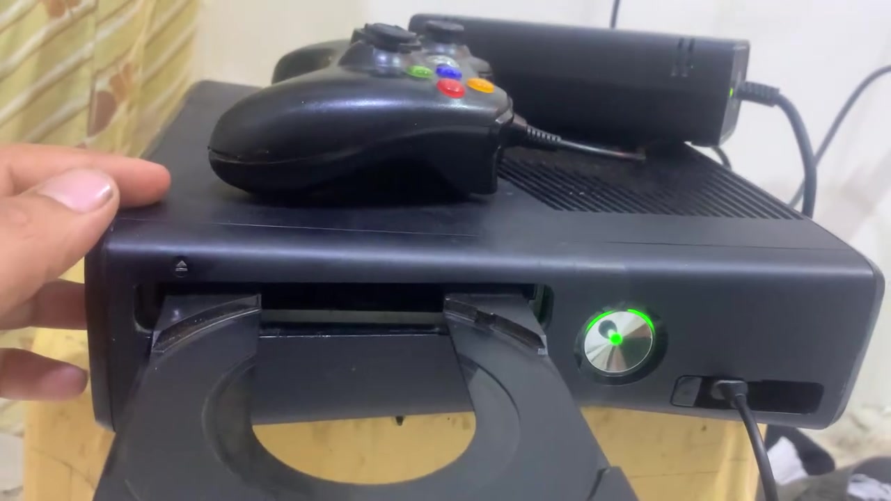 ‏سلام عليكم عندك Xbox 360 للبيع مكاني بغداد جهاز نظيف كله شغال السعر 120 جوز قات الاصلية جوزتك كلهن شغالات***********
