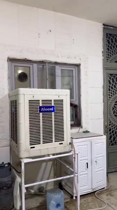بسم الله وعلى بركت الله بيت للبيع المساحه 200بناء حديث البيت طالو قاطين بسم صاحبه بناء درجه اولى البيت بي 4 غرف نوم زاد صحيات مع مطابخ فوك وجوه الموقع الأسره والمفقودين قرب مول ماشاء الله الاستفسار على رقم أو خاص***********
