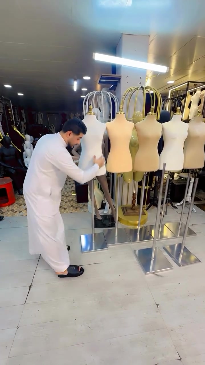 وفرنا لكم أرقى الموديلات بتصاميم عصرية وفخمة.
📍 عنواننا: الشورجة - شارع الرشيد.
🚚 خدمة التوصيل مجانية لكل محافظات العراق.
للحجز والاستفسار، تواصل معنا عبر الرقم:
📞 ***********
حجي حسين.. عنوان التميز في عالم المانيكانات.
