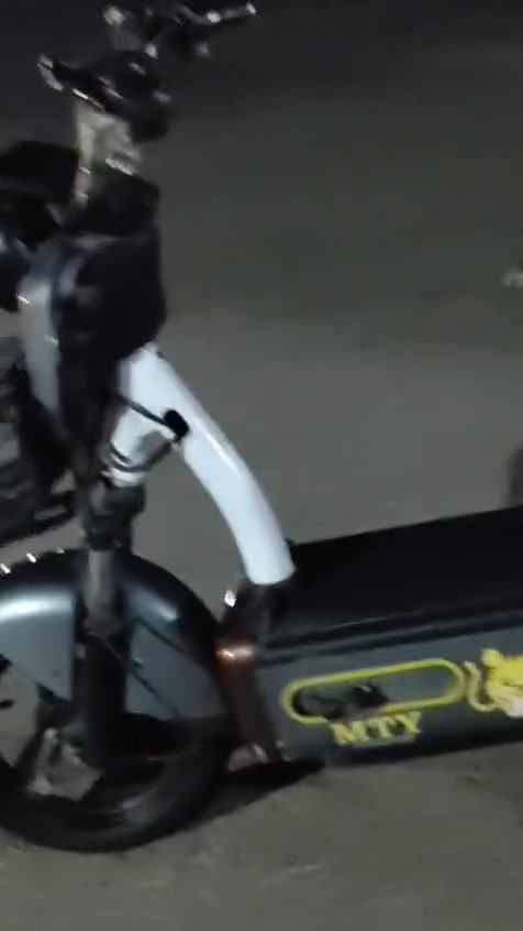 سلام عليكم 
شباب اعيد واكرر الي ماعنده كلام لايكول باجر اجيك 
فا اعاده المنشور بيسكل شحن للبيع مكفول من بطاريات و نطيك ضمان بي يومين بطاريات مكفولت كفاله عامه بيسكل نضيف حجم 14 بيسكل سرعته 55 شاشه ايباد 175 ميكا بكسل انطيكياه شرط الفحص اذا تريد استفسار اكثر اتصل ***********
ملاحظه اعاده المنشور بسبب الوعود الكاذبه
