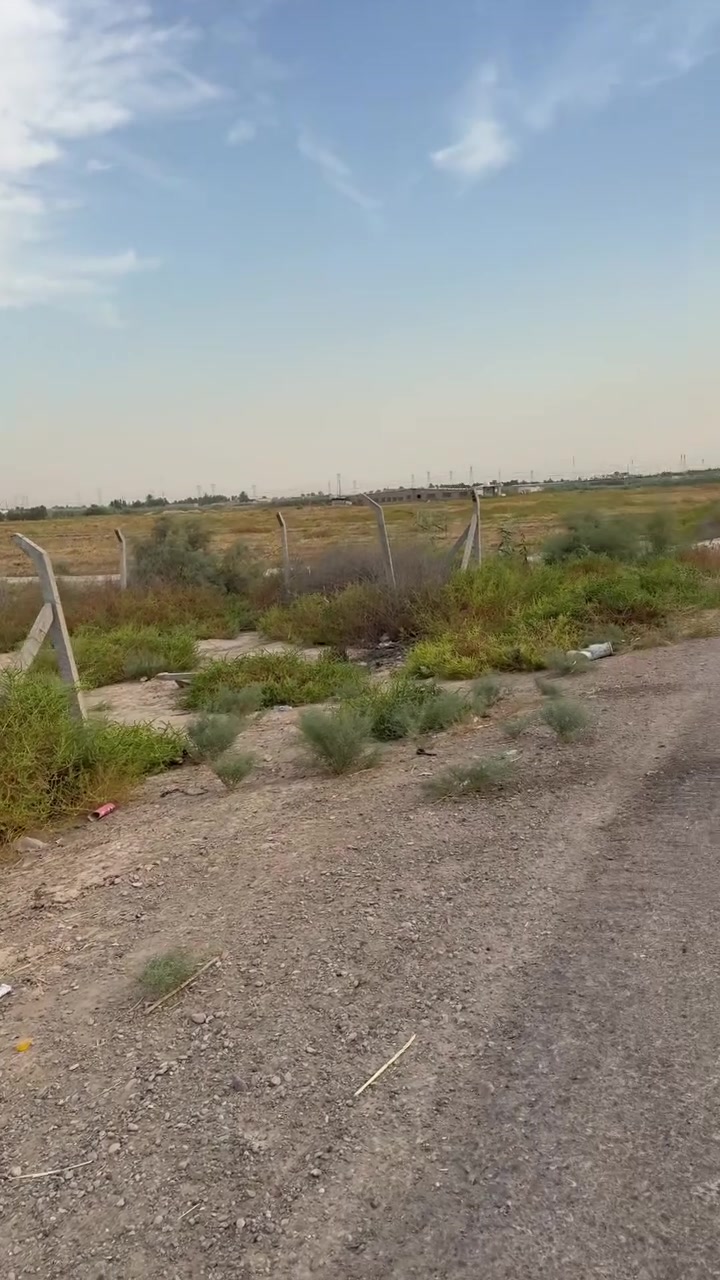 دونمين عبور الجسر الفرنسي طريق الخنساء 

على الشارع تبليط ركن يوجد بيها ماء سقي وكهرباء 

***********
