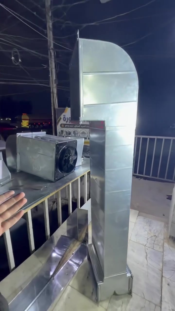 يا بنصيحتي لكل أبو بيت، ولكل واحد يريد يبني أو يجهّز بيته:
بعد لا تخلي خمس مبردات، ولا كل غرفة مبردة وحدها أو مبردة بالجلب الشباك… ذاك الزمان راح.
هسه تگدر تسوي منظومة دكتات للبيت كله، دكت بيه تقسيم، وبيه عكيسة، وبوري متر ونص، حتى يوصل دفع الهوا بصورة أفضل.
وسعر الدكت 150 ألف دينار.
وين ما تكون، نوصلك ونجهزلك شغلك.
تگدر تربط كل غرفة، وحتى كل ثلاث غرف على مبردة وحدة، حسب التقسيم وحسابات المكان.
منظومة دكتات للبيت… راحة، ترتيب، وتوفير.
