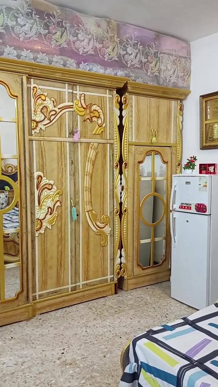 سلام عليكم عيوني غرفه عراقيةنضيفه  أخشاب تفصال السعر 800وبيها مجال رقم واتساب***********
