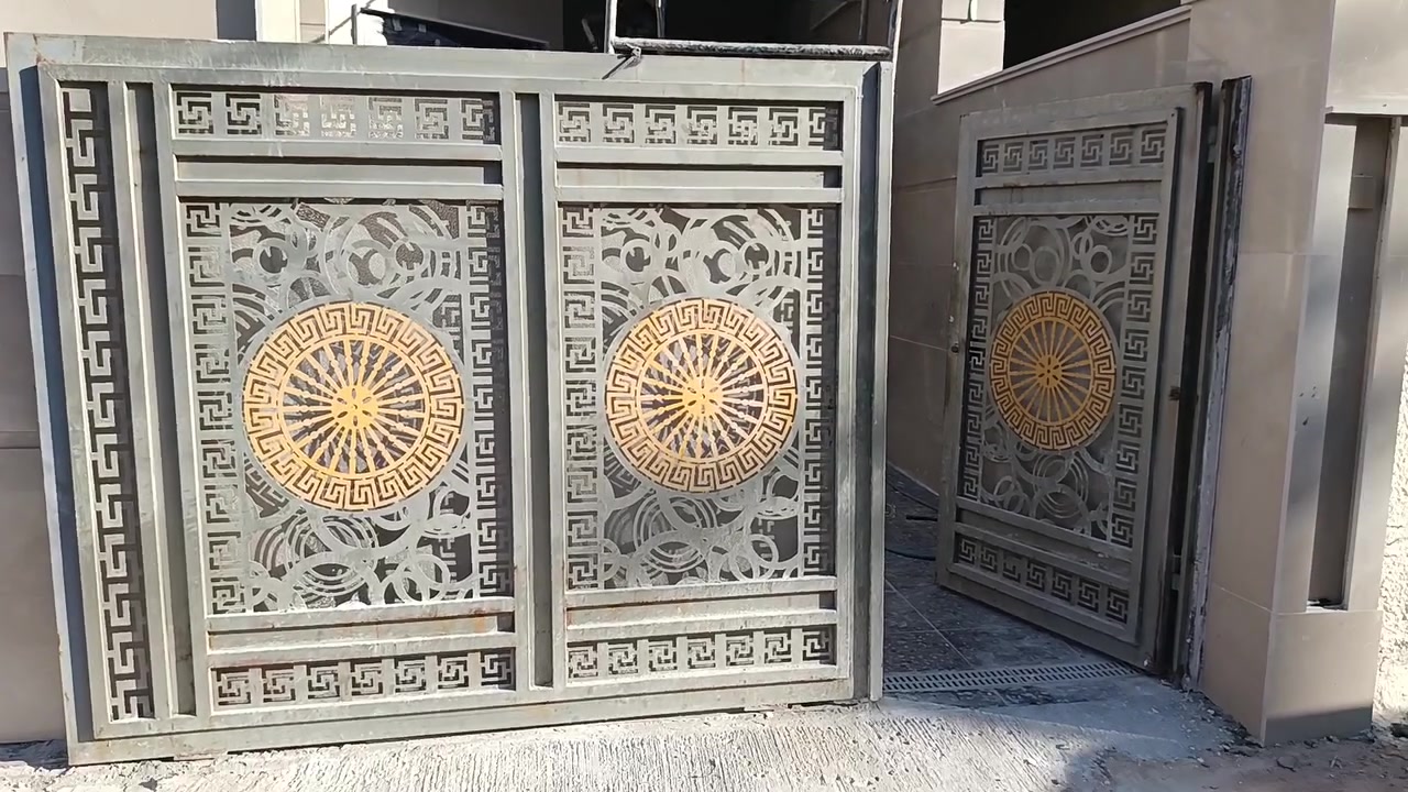 سلام عليكم باب عدد ٢ للبيع ٣متر بغداد حي جهاد ***********
