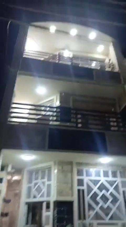 مشتمل للايجار مثل ماوضح بالصوره كامل من كل شي
مكانه قرب كرار الوائلي للااستفسار الاتصال ***********
ايجاره 400 قفل 3غرف +هول وطرمه وسطح وملحقاته 3حمامات
