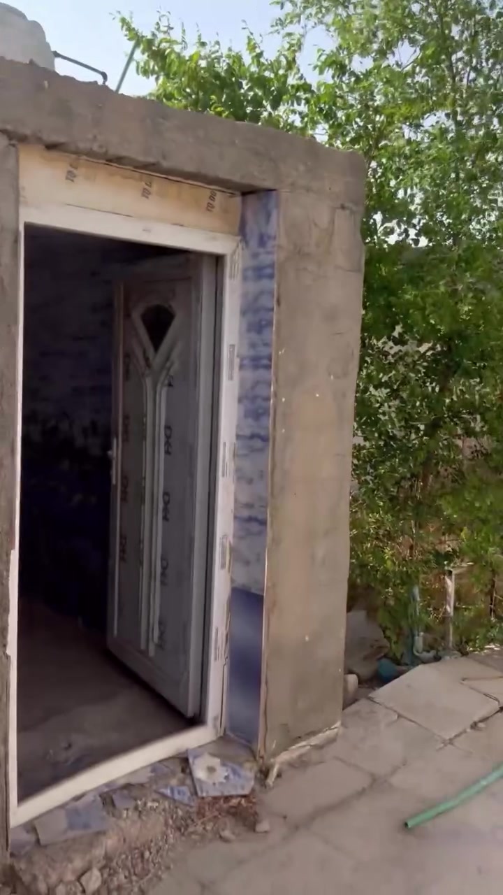 سلام عليكم دار للبيع في شارع مطار القديم موجود واساب***********
