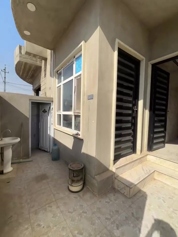 بيت للإيجار في مزارع زيونه المقابيل المرور 
طابقين اتلاث غرف نوم صحيات فوك وجوها
ايجارو 300
الاستفسار الاتصال على الأرقام الموجوده
***********
