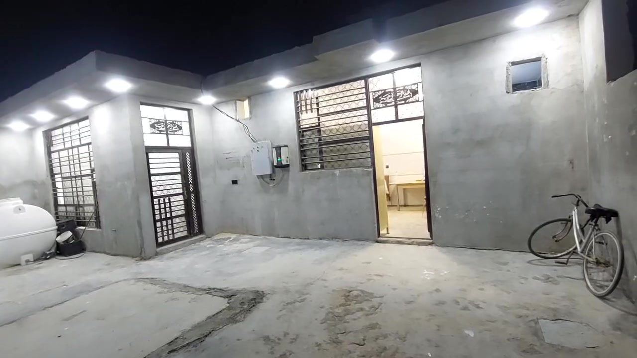 من رخصه صاحب الكروب
*بيت للبيع العنوان: ( قريه الحاج داود سلمان او قريه السعيدات تبعد عن سيطره مدخل النهروان ١٠٠ متر)
*البيت زراعي مساحه( ٢٢٠) متر واجهه(١١متر) نزال(٢٠)متر
* البيت يحتوي على استقبال (٤×٦)
مطبخ(٤×٥) صاله(١١×٤) غرفتين(٤.٥×٥)
((البيت بناء بلوك جديد سنه 2026 بواري مجاري كهرباء شغل درجه اولى ))
**** للاتصال (***********)****
لا يوجد خاص فقط واتساب و اتصال على الرقم اعلاه
