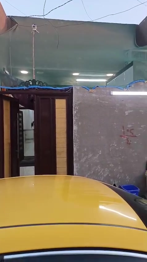 بيت مساحه 100 متر بناء بلوك سكف صب مسلح عالي من الشارع خدمات كامله ماء مجاري كهرباء وتبليط البيت احلى من التصوير العنوان الحميدية شارع سيد عوده للاستفسار أكثر مراجعة مكتب النرجس للعقار ***********
