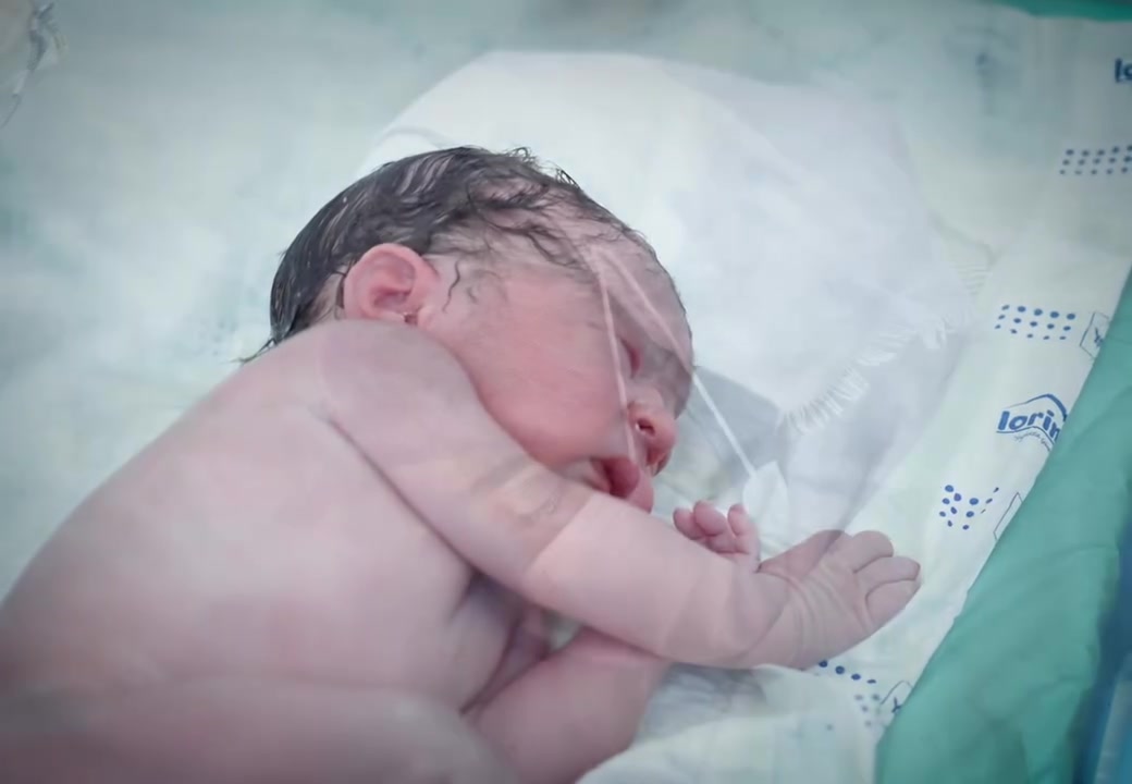 كل بداية… لها لحظة لا تُنسى. 🤍

بين تفاصيل العملية، وانتظار الأهل، تأتي تلك اللحظة التي تختصر تسعة أشهر من الانتظار…

لحظة وصول طفل إلى حضن أهله. 👶🏻

مع د. هبة حمودي الخواجة
اختصاص الأمراض النسائية والتوليد.

📞 للحجز والاستفسار: ***********
