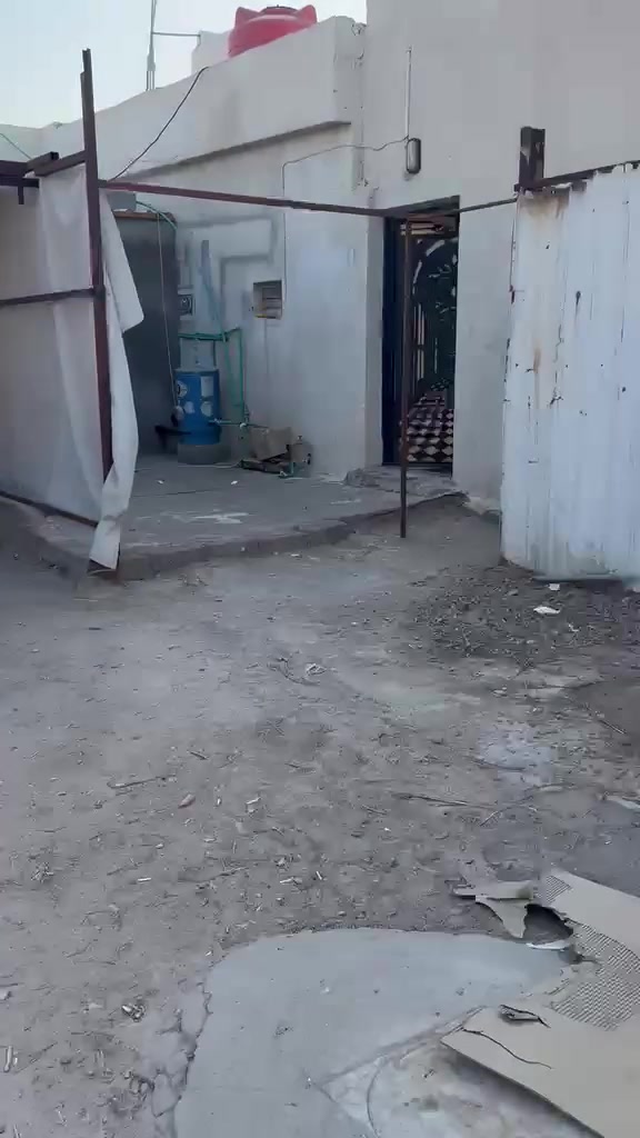 السلام عليكم بيت و قطعه للبيع المساحة 600 متر في أبي الخصيب كوت الضاحي للاستفسار  ***********
