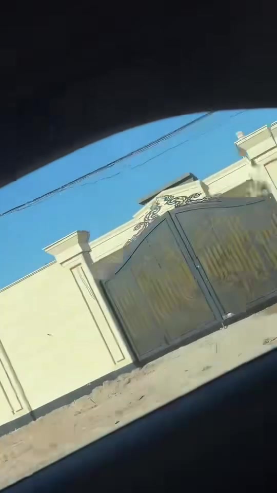 قطعة ارض 100 متر زراعي سند 25 للبيع الموقع مجاور مطار بغداد الدولي بظهر جامعة المشرق تحديداً (مربع الڤلل) هذا التصوير قبل سنة وجانت دتنبني المنطقة ارقى بناء ڤلل وبيوت ومزارع منطقة تجنن وجديدة لو بيدي مابيعها بس لان دا اشتري عقار 🥲 وبالعافيه عالياخذها🤍 للاستفسار *********** واتس
