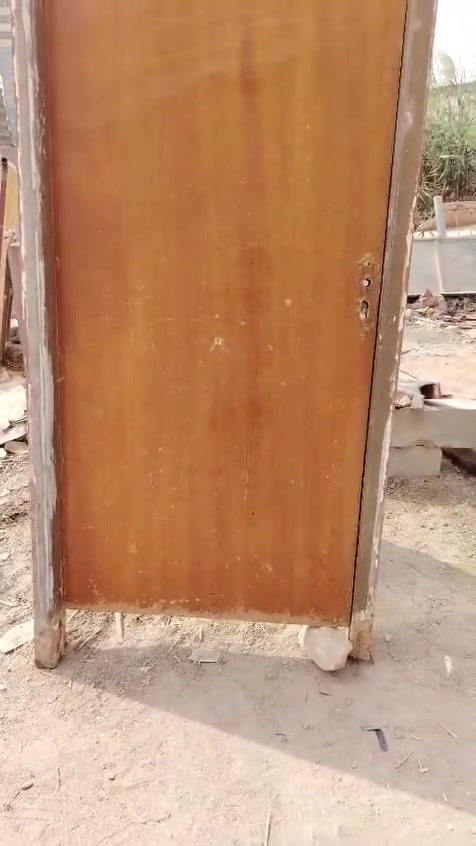 باب خشب • شباك حديد • فيديو