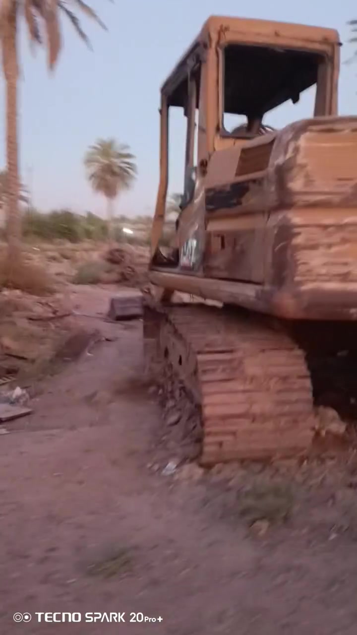 السلام عليكم حفارات ثنين وحده شغاله وثانيه عاطله ابيع كوم حديد ثنين 11 مليون مكان تاجي ***********
@
