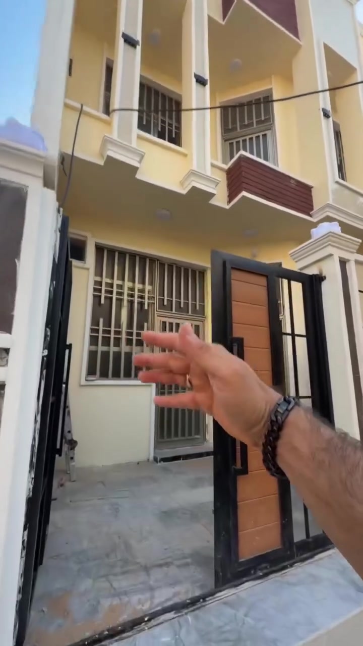 🏡 بيت للبيع – ممسكون جديد ومرتب جداً

📐 المساحة: 100 متر
🏠 طابقين 
🛏️ 4 غرف نوم – 3 غرف بالطابق العلوي وغرفة بالطابق الأرضي
🛋️ صالة واسعة + استقبال مفتوح على الصالة
🍳 مطبخ مرتب
🚿 3 حمامات
✨ سيراميك كامل وتشطيب نظيف ومرتب جداً
🔑 البيت ممسكون جديد وجاهز للسكن

💰 السعر: 163 مليون دينار

📞 للاستفسار والتفاصيل والتواصل على الخاص ***********
